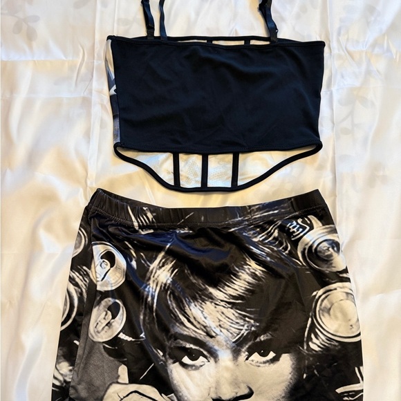 Retro Graphic Print Corset + Mini Skirt Set 🖤
Size: L - Picture 5 of 6